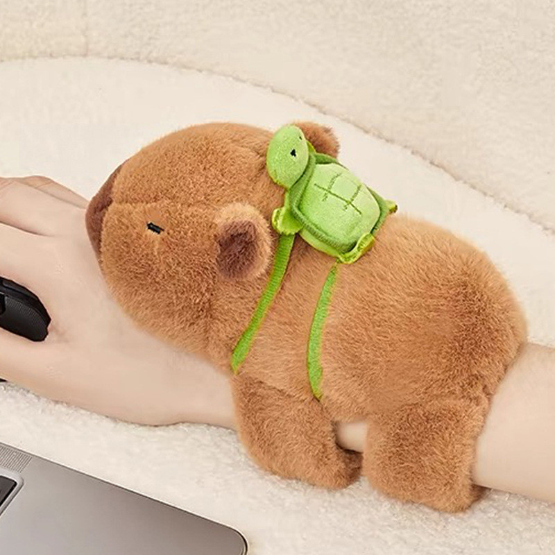Brinquedo Pulseira Pelúcia CapyLove Capivara De Pulso Para Meninas Presente Crianças Mexe o Rabo